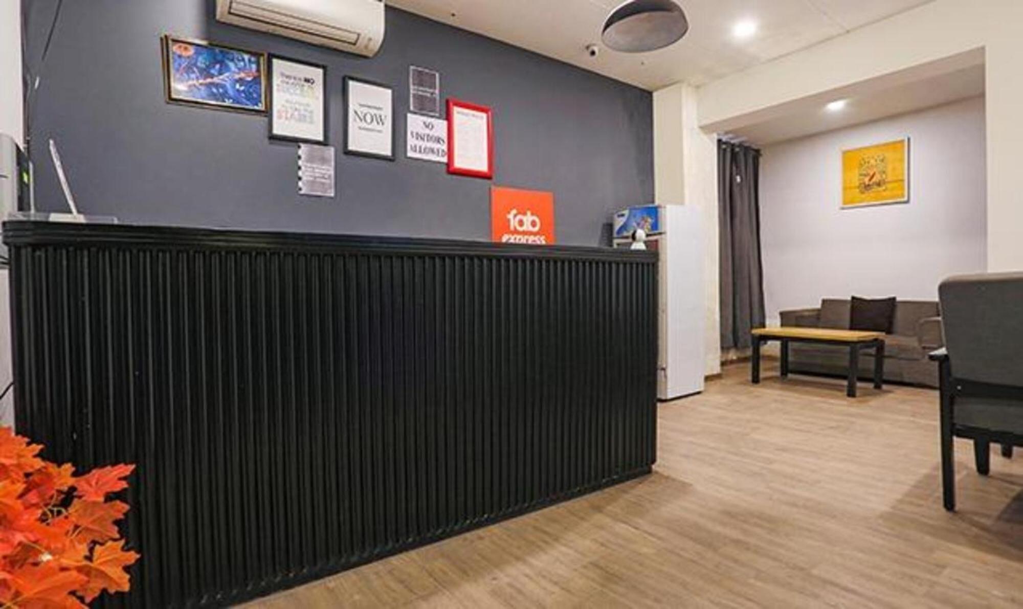 Oyo 057 古吉兰瓦拉镇联排别墅 新德里 外观 照片